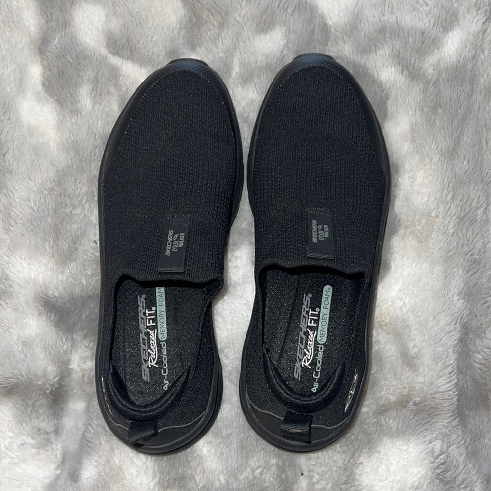 Nwot Skechers sneakers!